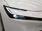 LEDヘッドライトです。デザイン性がよくとても明るいので、夜間の走行や悪天候でも安心です。しかも長寿命!