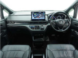 ◆視界広々で非常に運転しやすくロングドライブでも疲れを感じさせないすっきりとまとまったインパネ周りです。