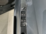 狭い駐車場で便利な電動格納ドアミラーが付いています。