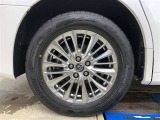 純正アルミホイール。225/60R17