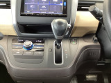【eコンスイッチ】低燃費運転をサポートするECONモード。スイッチをONすると、エンジンやトランスミッション、A/Cなどを協調制御し、燃費の向上に貢献。エコドライブの効果を高めます。
