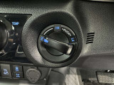 4WDシステムを搭載。オフロードや雪道などの滑りやすい路面でも安心して走行できます。