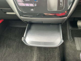 シフト下には引き出し型のトレイがあるので散乱しがちな小物もすっきり収納できます♪