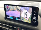 【マルチビューカメラシステム】専用のカメラにより、上から見下ろしたような視点で360度クルマの周囲を確認することができます☆死角部分も確認しやすく、狭い場所での切り返しや駐車もスムーズに行えます。