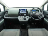 ◆視界広々で非常に運転しやすくロングドライブでも疲れを感じさせないすっきりとまとまったインパネ周りです。