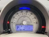 視認性に優れたメーターを採用しており、走行中でも車速や情報が分かりやすく表示されます。運転時の視線移動をむりのない範囲に抑え、快適で安心感のあるドライブをサポートします。