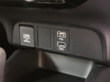 【充電用USBポート】スマホなどの充電に便利なUSBポートがついています!