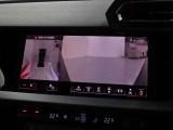 前方・サイド・後方それぞれのカメラ映像を一つに合わせて、まるで上空から見下ろしているような「サラウンドビュー映像」を映しだすことが出来ますので、狭い路地裏が苦手な方でも安心して駐車が出来ます。