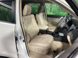 運転席シート廻りは使用感も少なく、良好な状態となっています。前オーナー様が丁寧に使っていたことがよくわかりますね。
