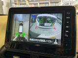 空から見たような映像で駐車ができるアラウンドビューモニター。ひと目でわかるセンサーに前後の衝突被害軽減ブレーキ付き。