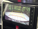 【バックカメラ】駐車時に後方がリアルタイム映像で確認できます。大型商業施設や立体駐車場での駐車時や、夜間のバック時に大活躍!運転スキルに関わらず、今や必須となった装備のひとつです!