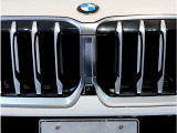 【キドニーグリル】BMWは約90年もの間、ほぼ全ての車両にひと目でBMWだと分かるこの特徴的なフロントグリルが備えられ、デザイン・アイコンとして親しまれてきました。