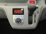 オートエアコンで暑い夏も寒い冬も快適な車内で運転出来ます。