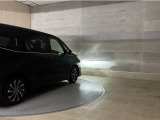 LEDヘッドランプです。十分な明るさを保ちつつも消費電力が少なく、バルブ寿命も長いのが特徴です。瞬時にMAXの光量を発揮するのもLEDならではです。