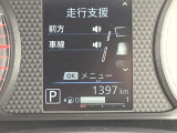 メーター内のディスプレイには運転をサポートするさまざまな情報を表示。