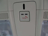 エアバッグ作動時や後突時、もしくは車内のSOSボタンを押した際に緊急通報オペレーターに連携し、救急・警察を手配します。更にオペレーターにも連携、お客様のご要望に応じてロードサービスの手配を行います。