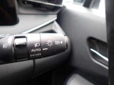 ハイビームアシスト機能が装備されており対向車が接近すると自動的にロービームに切り替えてくれる便利な機能になっており