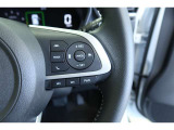 【レーダークルーズコントロール】アクセルペダルを踏まなくても、車間制御モードでは、先行車の車速変化に合わせた追従走行を行い、自動的に加速・減速・停止をします。