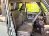 運転席シート廻りは使用感も少なく、良好な状態となっています。前オーナー様が丁寧に使っていたことがよくわかりますね。