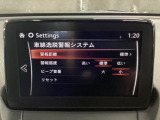 車線逸脱警報システムは、走行中にカメラで車線を検知して、自車が車線から逸脱する可能性があると判断した場合に、警報によりドライバーに通知します。