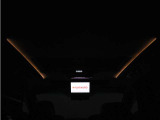 夜間に室内を照らしてくれるルームライトです