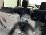 分割可倒式のリアシートなので人も乗れて荷物も積めます