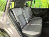 後部座席も気になるようなキズ・汚れやへたり等、大きなダメージはなく、良好な状態です。
