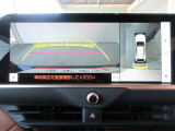 車両を上から見たような映像をディスプレイオーディオ画面に表示するパノラミックビューモニター