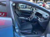 運転席シートリフター(ラチェット式)で、座面の高さも上下に動き、体格にあわせて調整ができます。