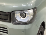 LEDヘッドライトは、点灯の瞬間から最大光量を発揮し、突然暗くなるトンネルなどでの安定感を高めます。