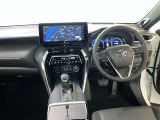 運転席周りのレイアウトをご覧ください。ナビゲーションが綺麗に装着されすっきり収まってますね!