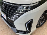 【LEDヘッドライト】悪天候や夜間走行時も良好な視界を確保し安心して運転できる高輝度LEDヘッドライトを装備!点灯速度が早く、消費電力も抑えられています。