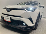 LEDヘッドライトです。デザイン性がよくとても明るいので、夜間の走行や悪天候でも安心です。しかも長寿命!