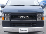 TOYOTAロゴが特徴的なレトロフェイス!