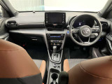 高いホールド性で運転姿勢が安定します。長距離ドライブでも疲れにくいのが魅力です。快適なドライビングライフをお送りください♪