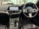 コックピットは、BMWらしくセンター・コンソールがドライバーに向けて傾けられた設計になっています。