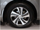『ACC(車両追随機能)』で、予め設定した速度内で自動でスピードを調整。高速道路などの運転の時には、常に一定の車間距離を保つことができ、安全な運転と快適なドライブをサポートしてくれます。