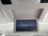 【フリップダウンモニター】大画面モニターで後席でもエンタメをお楽しみいただけます。小さなお子様にも大人気の装備です♪