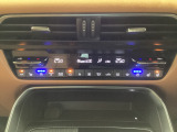 暑い夏の時期にとっても快適なシートベンチレーションを装備!シート内部に取り付けられたファンでシートの表面を換気して、涼しくしてくれます。