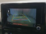 駐車が苦手な方でも安心のバックガイドモニター搭載。 後方の映像をクリアに表示し、ガイドラインで車庫入れや縦列駐車をしっかりサポート。毎日の運転がぐっとラクになります。