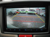 バックモニター 後退時の運転をサポートします。