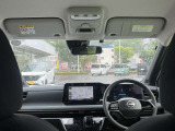 視界広々で運転しやすいインパネ