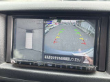車を真上から見ているように、周囲の状況を把握しながら安心して駐車が行えるアラウンドビューモニター装備!