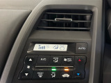 【フルオートエアコン】お好みの温度をセットするだけで、エアコンの風量などを自動でコントロールします。