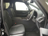 高いホールド性で運転姿勢が安定します。長距離ドライブでも疲れにくいのが魅力です。快適なドライビングライフをお送りください♪