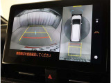 パノラミックビューモニター付きです。車両を上から見たような映像をディスプレイオーディオ画面に表示。運転席からの目視だけでは見にくい、車両周辺の状況をリアルタイムでしっかり確認できます。