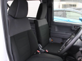 操作性に優れた運転席となります!小物入れや各ボタンの配置にこだわり、使いやすいです!座り心地もよく視認性も良好なのでロングドライブもお任せ下さい!