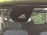【エマージェンシーブレーキ】走行中に前方の車両等を認識し、衝突しそうな時は警報とブレーキで衝突回避と被害軽減をアシスト。より安全にドライブをお楽しみいただけます。