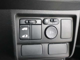 【電動スライドドア】運転席からでもオートでスライドドアの開閉が可能!同乗者にも優しく、とっても便利な機能です☆