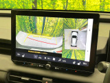 【パノラミックビューモニター】専用のカメラにより、上から見下ろしたような視点で360度クルマの周囲を確認することができます☆縦列駐車や幅寄せ時に活躍してくれます♪